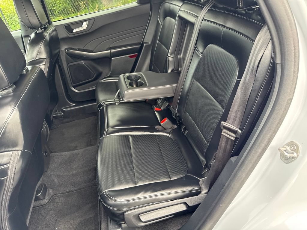 Used 2025 Ford Escape Platinum AWD/4WD image 32