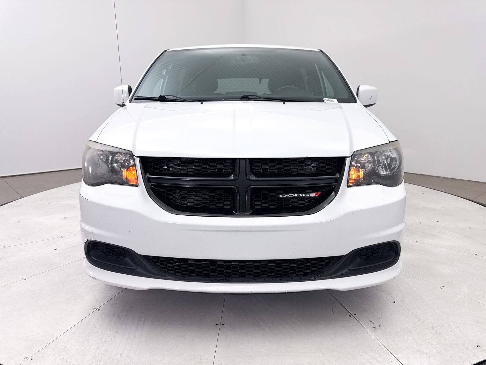 Used 2017 Dodge Grand Caravan SE FWD image 2