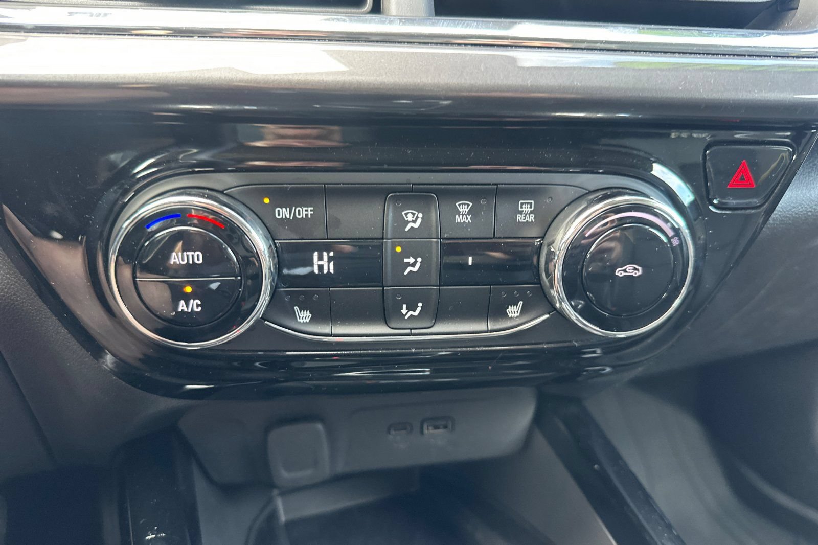 Used 2026 Chevrolet Trax ACTIV w/ Sunroof Package FWD image 27