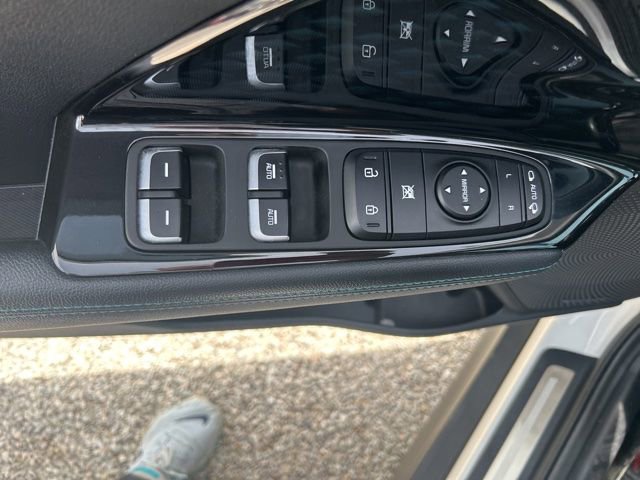 Used 2022 Kia Niro EX Premium w/ Cold Weather Package FWD image 19