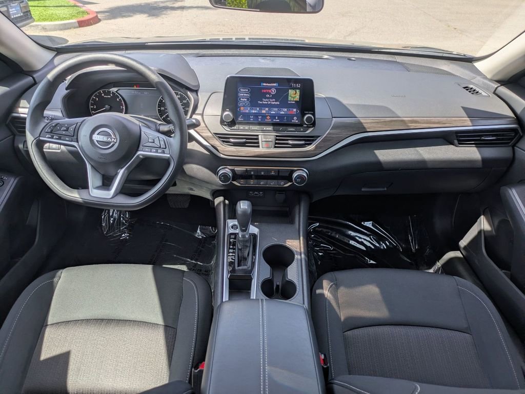 Used 2025 Nissan Altima 2.5 SV image 25