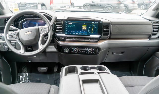 Used 2024 Chevrolet Silverado 1500 LT AWD/4WD image 14