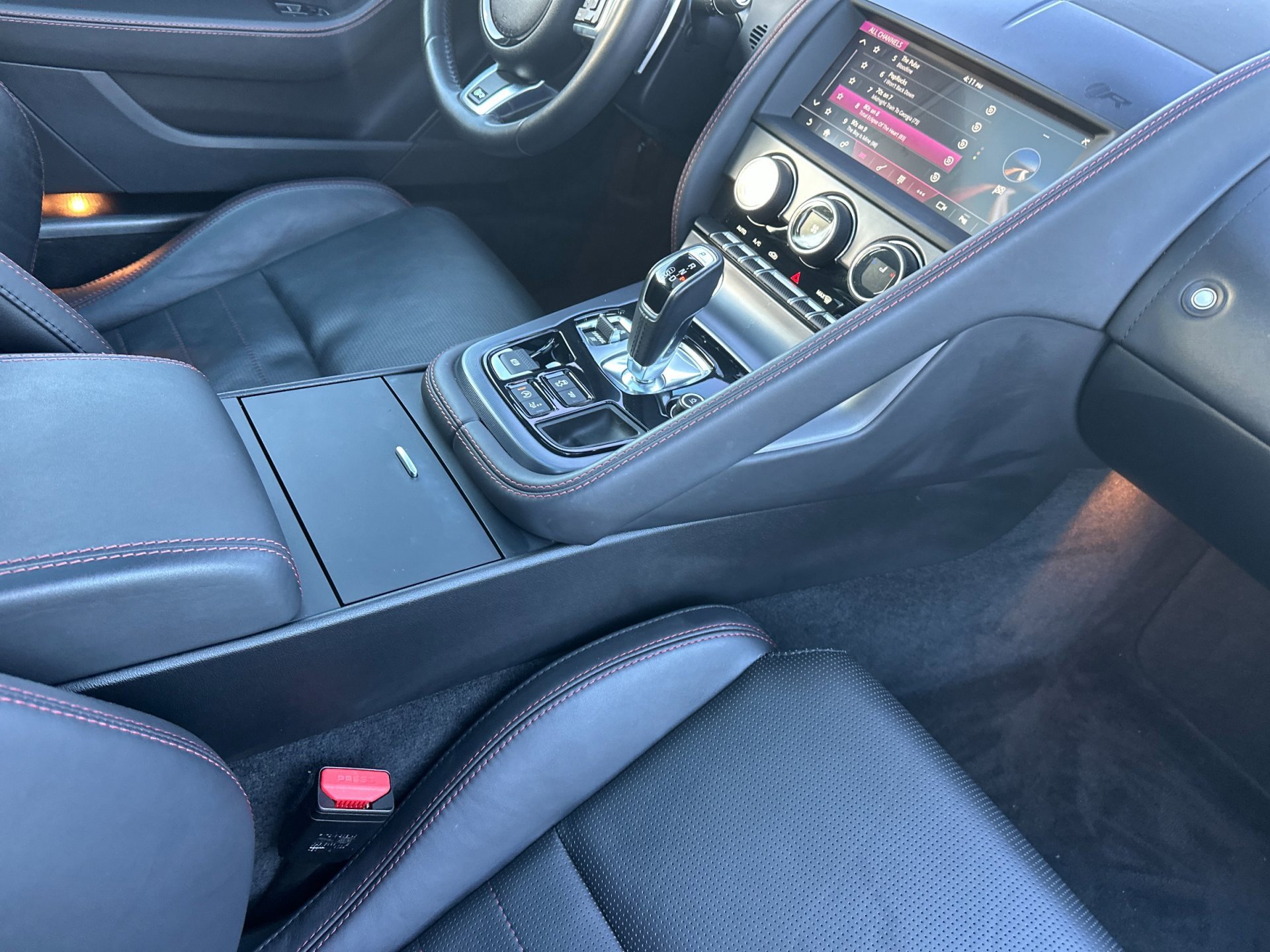 Used 2020 Jaguar F-TYPE R image 14