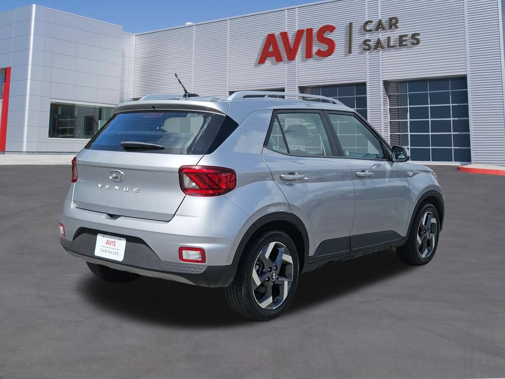 Used 2025 Hyundai Venue SEL FWD image 5
