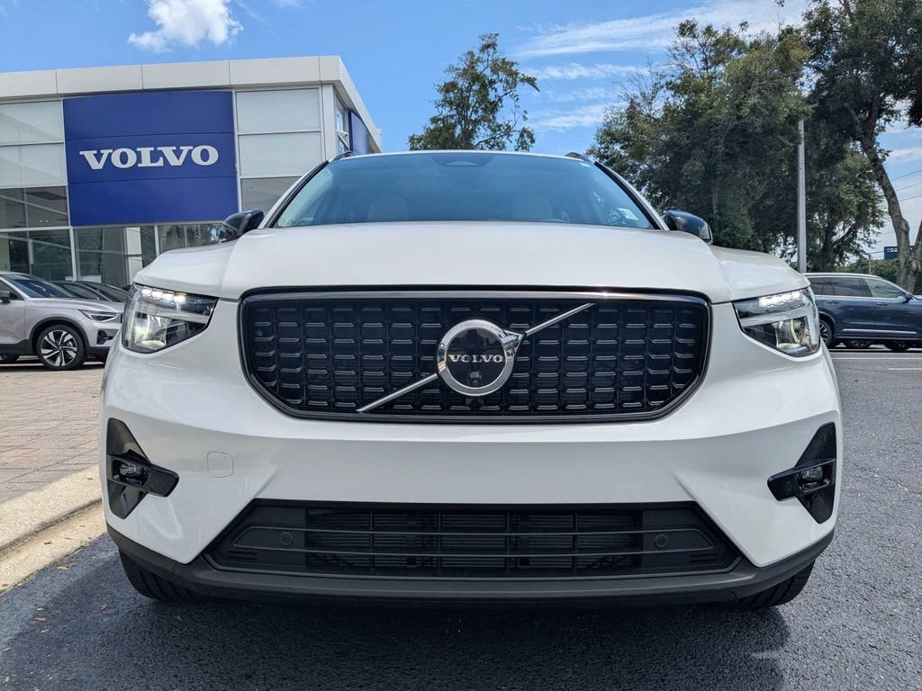 Certified 2026 Volvo XC40 B4 Plus w/ Protection Package Premier FWD image 9