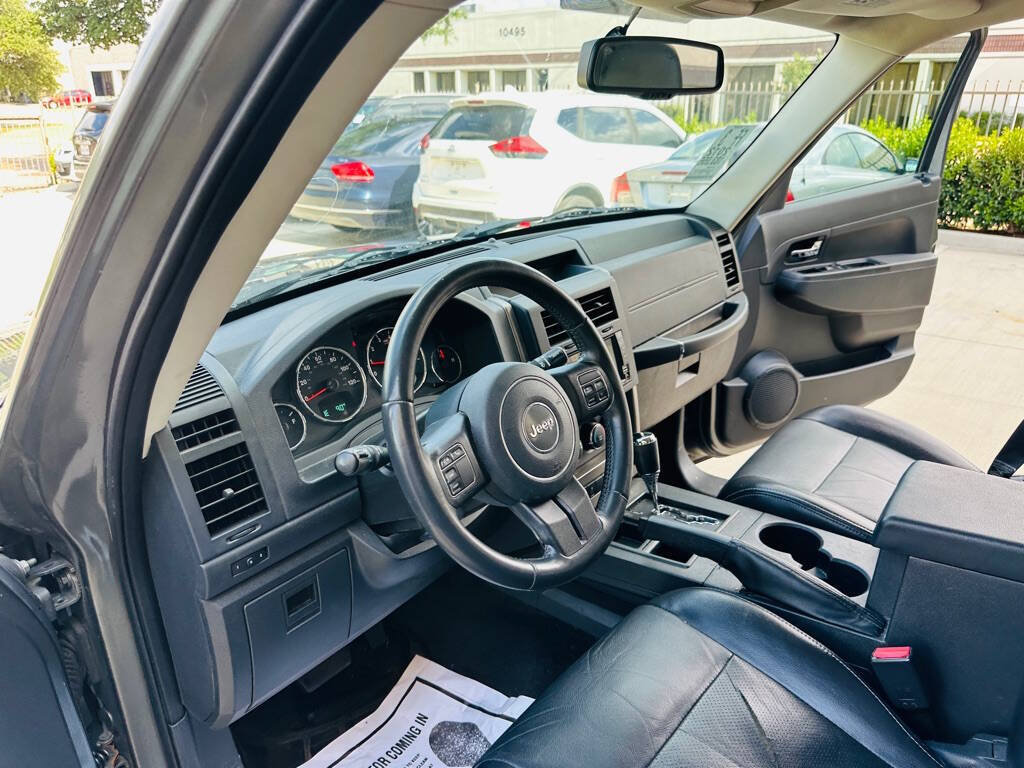 Used 2012 Jeep Liberty Sport RWD image 14
