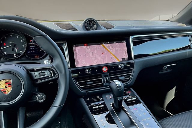 Used 2026 Porsche Macan AWD/4WD image 9