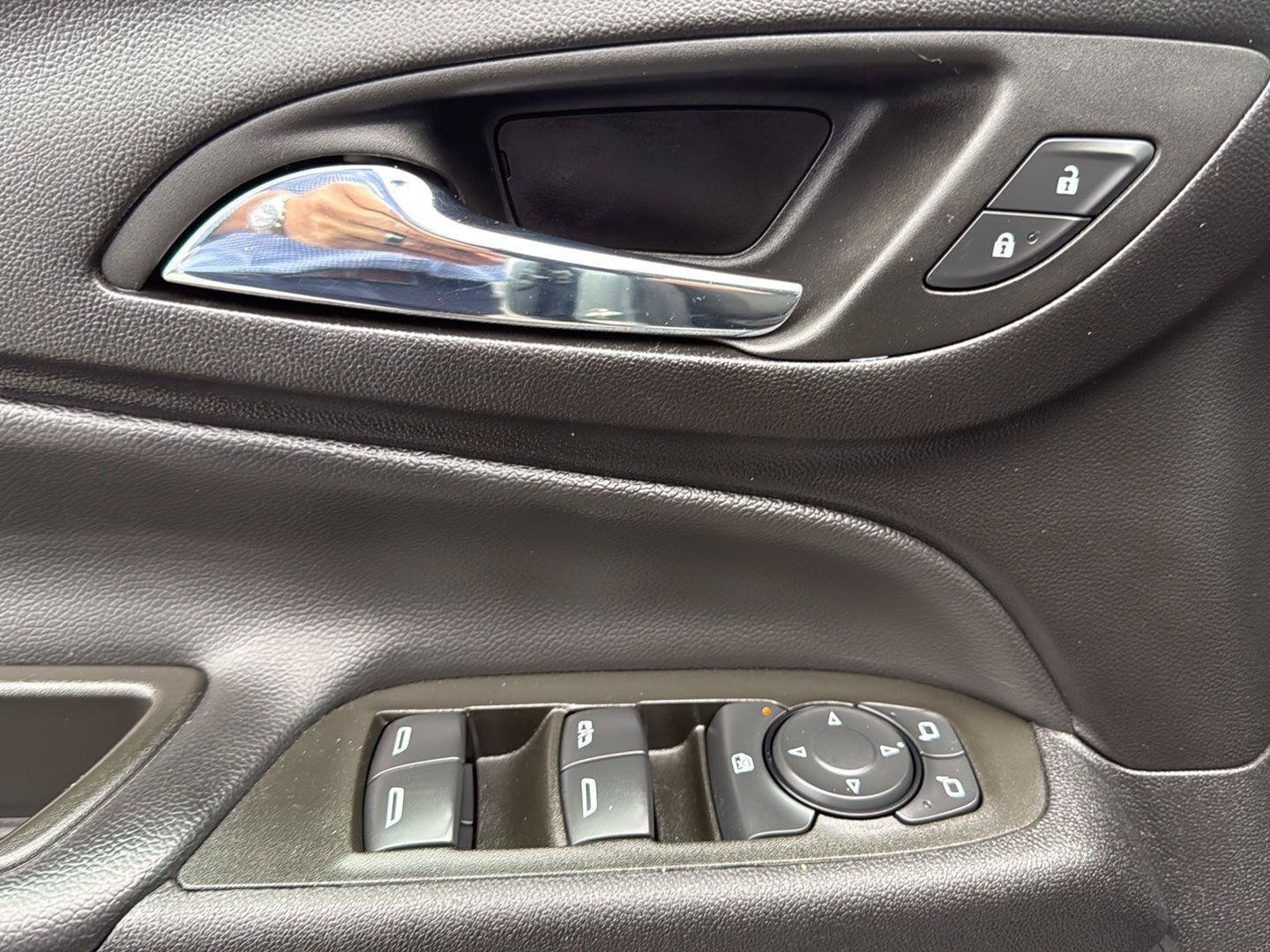 Used 2024 Chevrolet Equinox LT w/ LPO, Floor Liner Package AWD/4WD image 10
