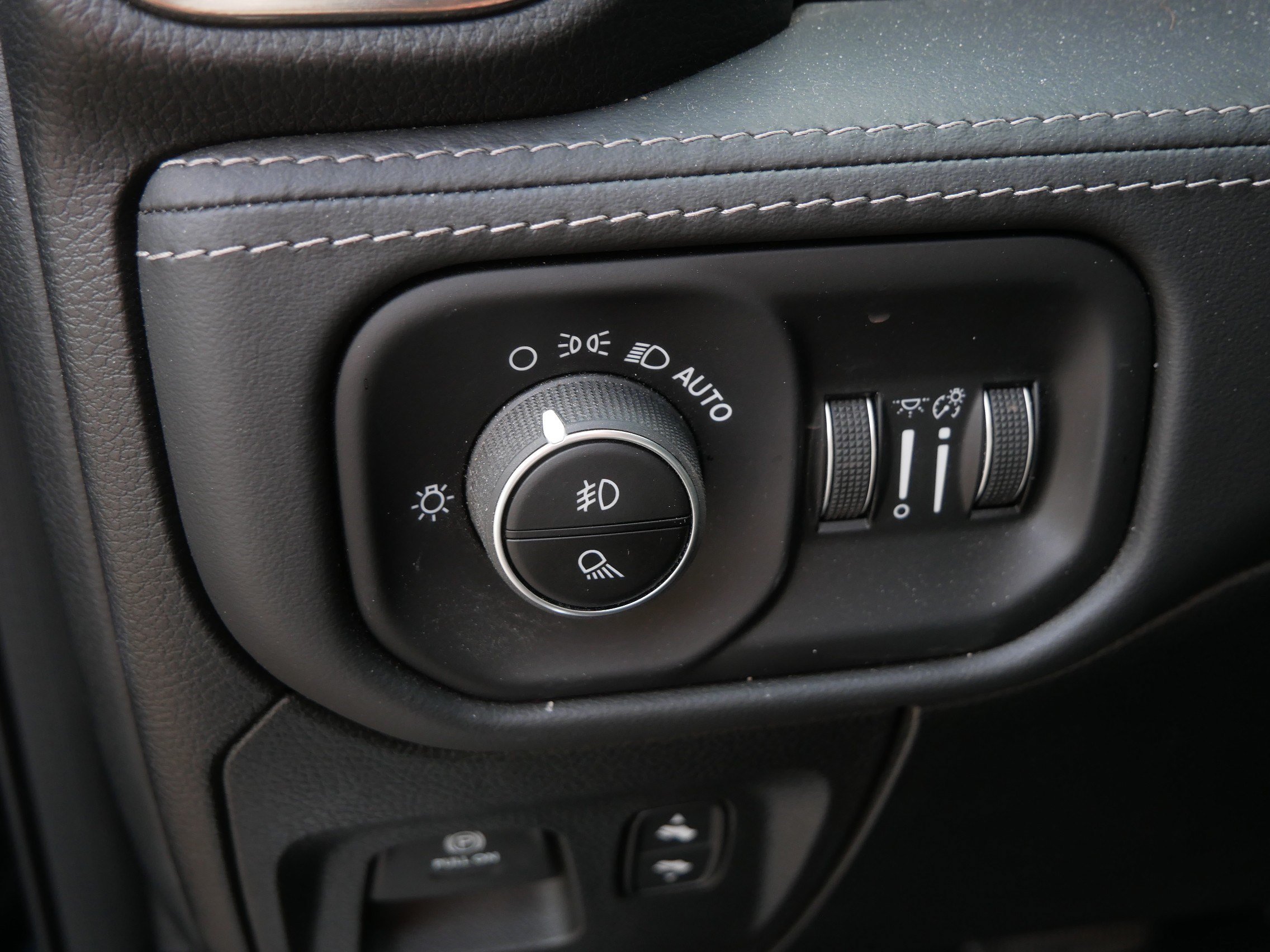 Certified 2020 RAM 1500 Limited w/ Black Appearance Package AWD/4WD image 23