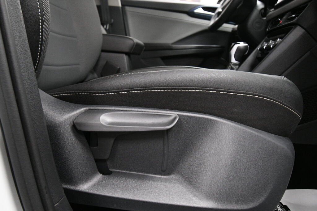 Used 2024 Volkswagen Taos SE FWD image 25