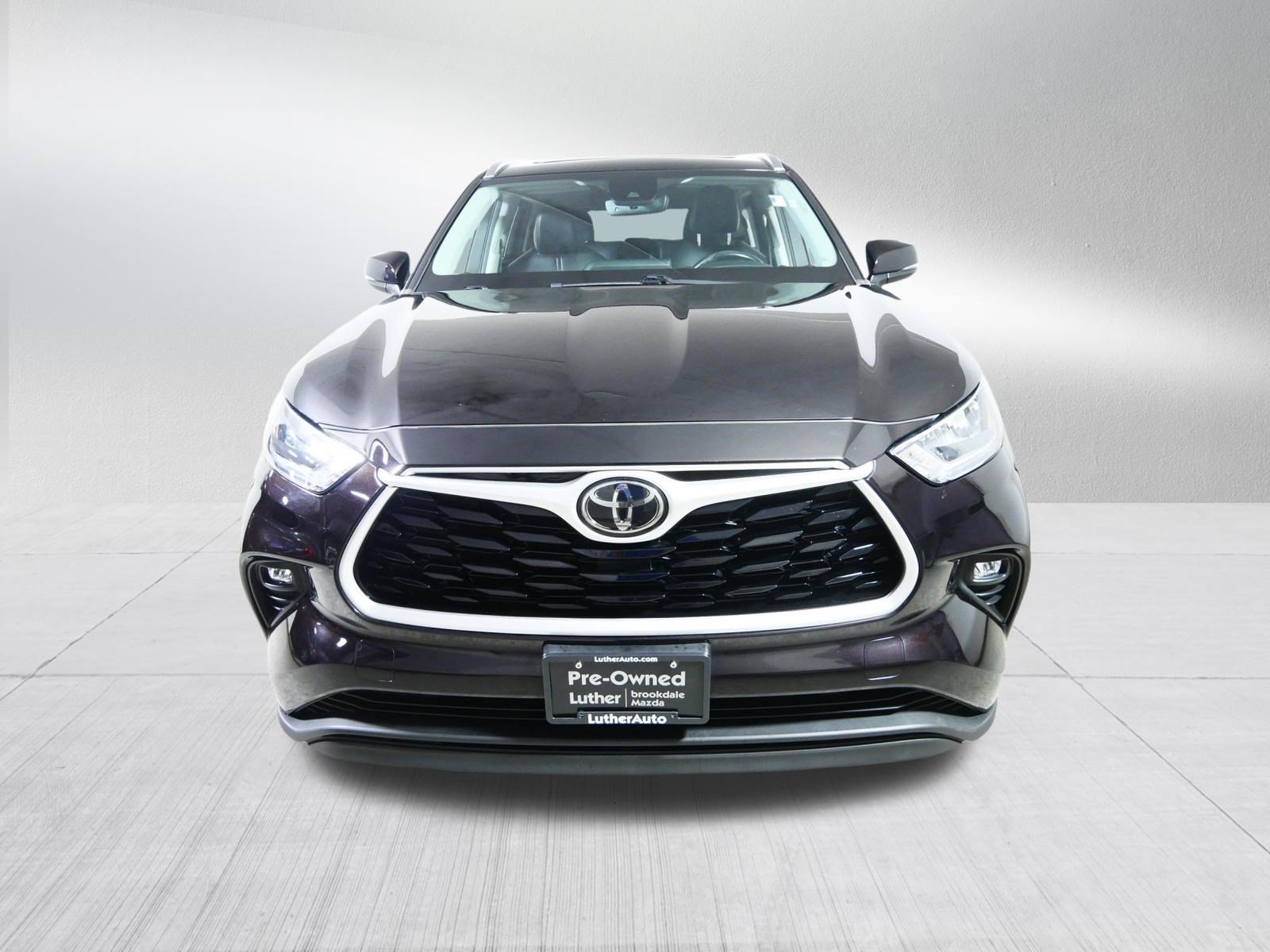 Used 2020 Toyota Highlander XLE AWD/4WD image 2