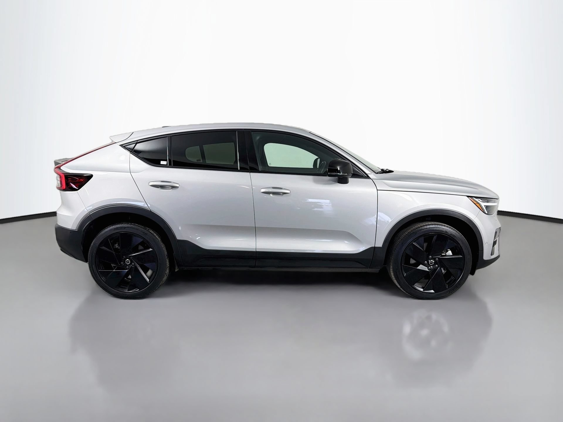 Certified 2023 Volvo C40 P8 Recharge Ultimate w/ Protection Package Premier AWD/4WD image 5