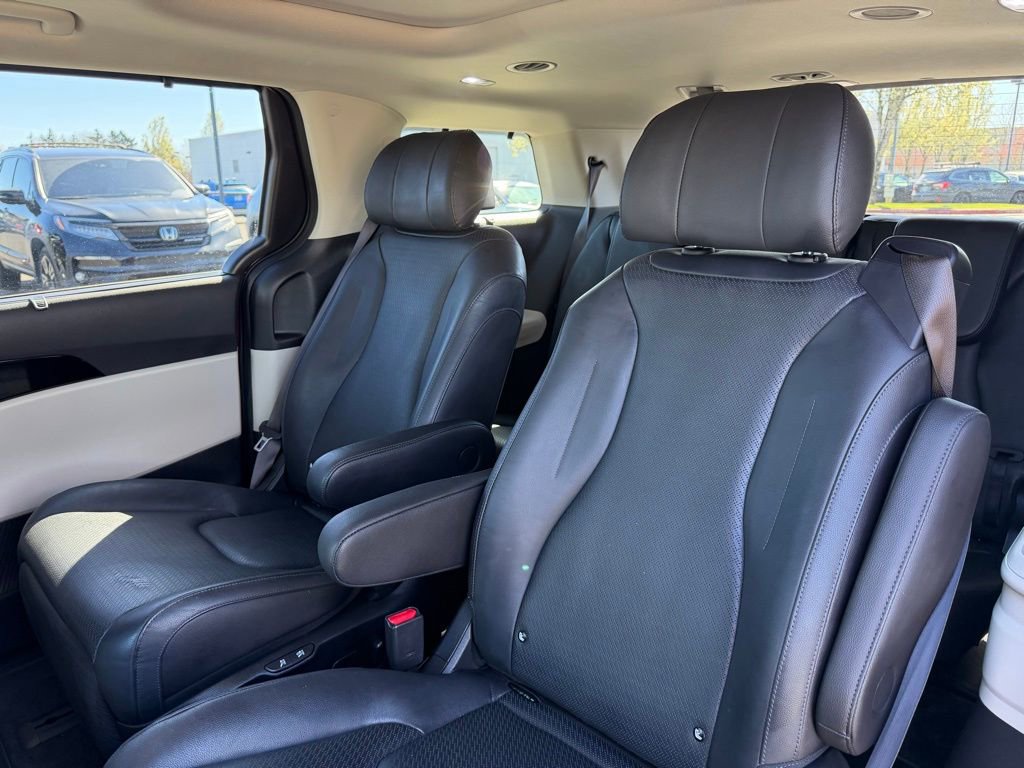 Used 2024 Kia Carnival SX Prestige FWD image 32