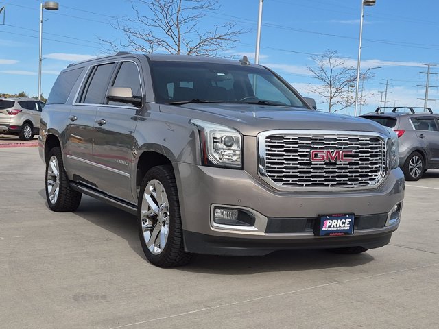 Used 2019 GMC Yukon XL Denali w/ Denali Ultimate Package AWD/4WD image 3