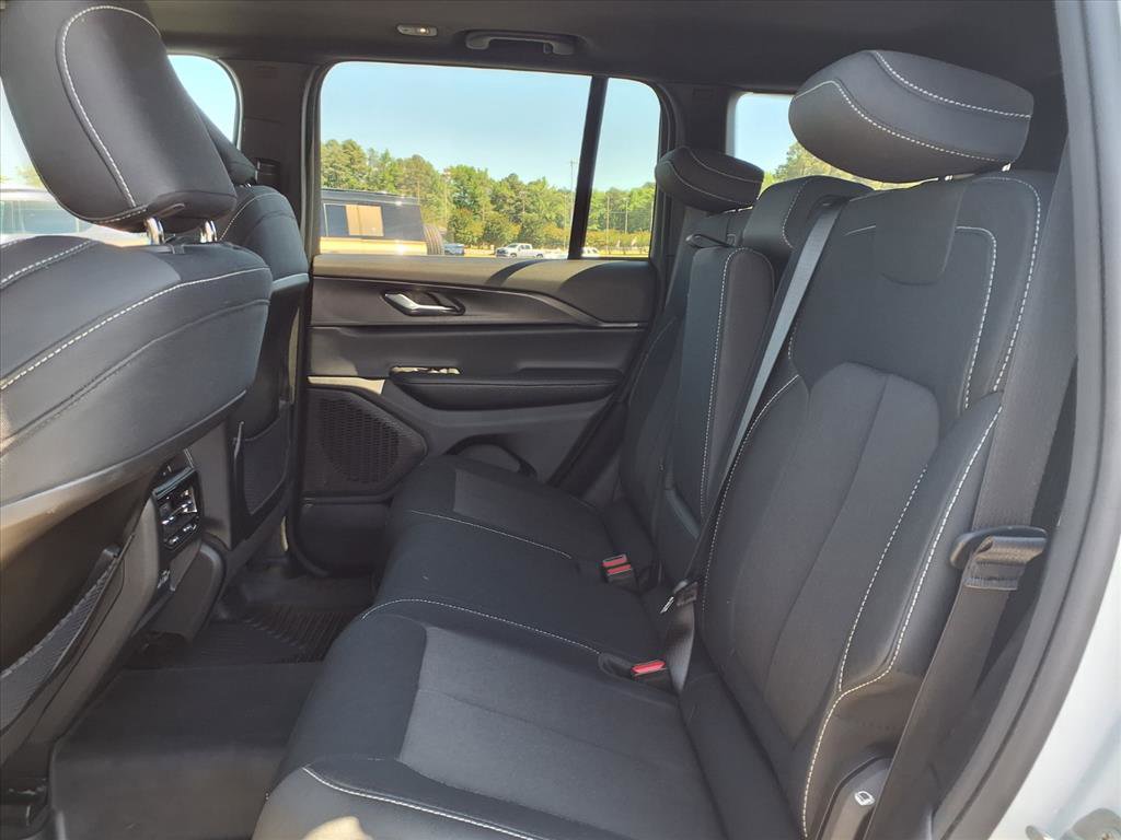 Used 2024 Jeep Grand Cherokee Laredo X w/ Luxury Tech Group I AWD/4WD image 24