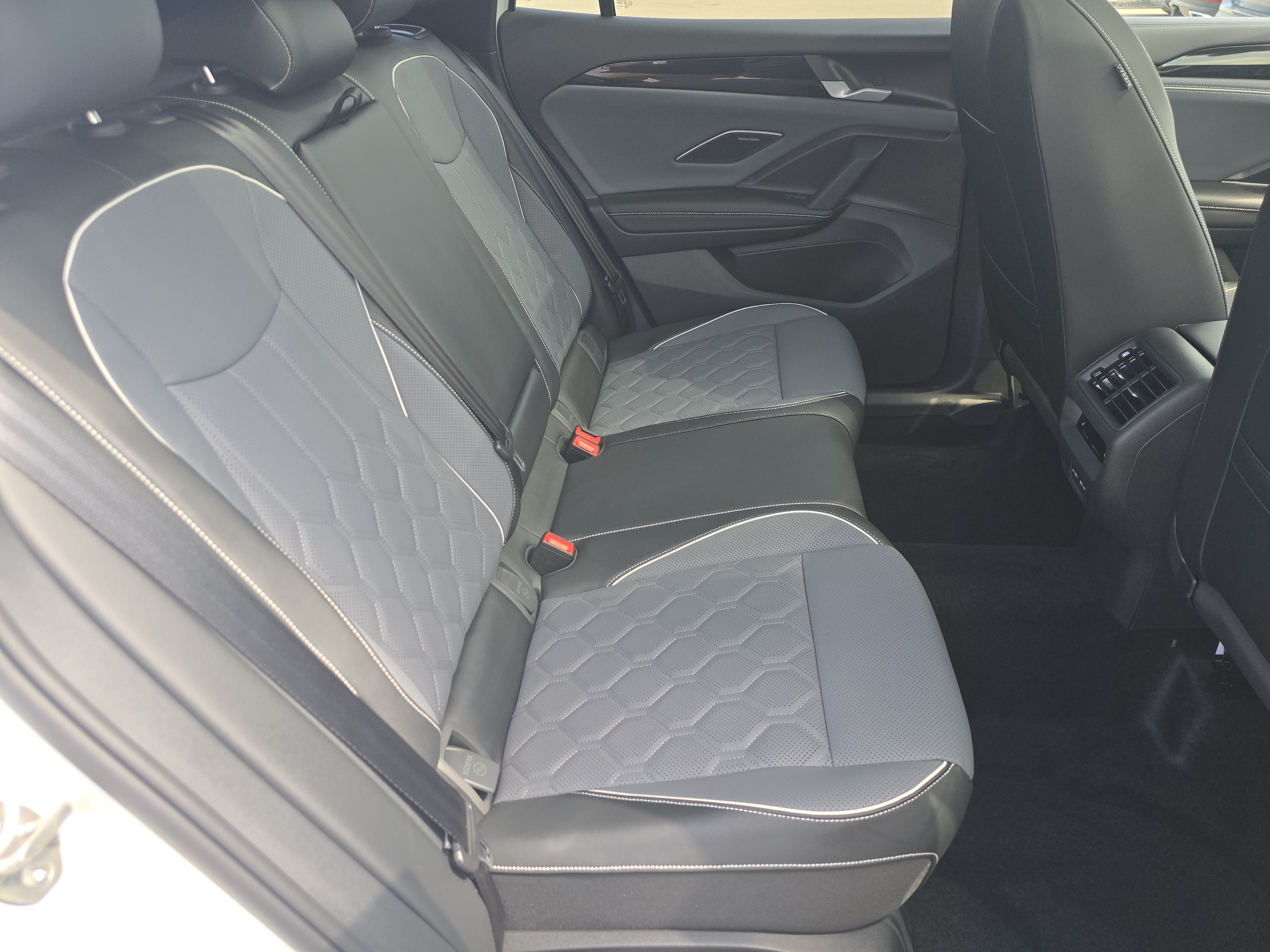 New 2026 Volkswagen Tiguan SEL R-Line AWD/4WD image 19