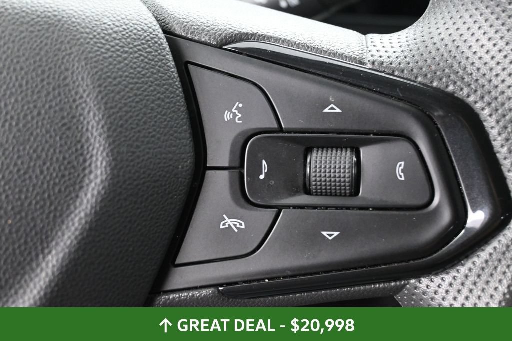 Used 2025 Chevrolet Trax LT FWD image 42