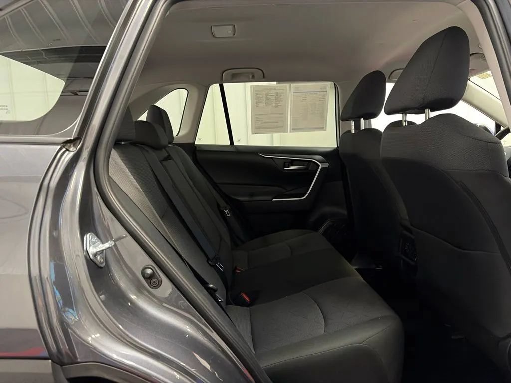 Used 2025 Toyota RAV4 XLE AWD/4WD image 19