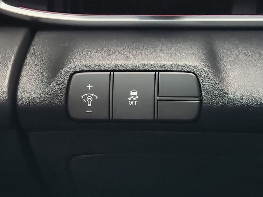 Used 2024 Hyundai Elantra Limited image 22