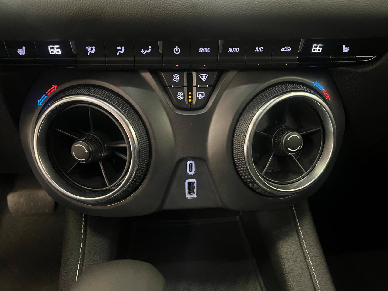 Used 2025 Chevrolet Blazer LT AWD/4WD image 47