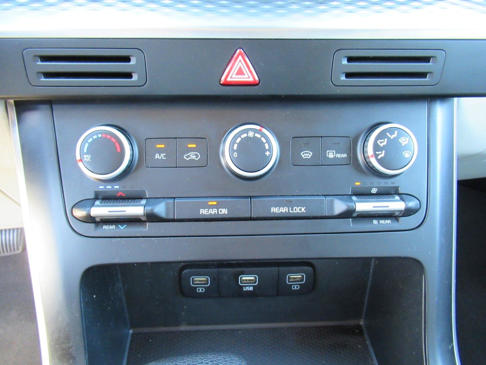 Used 2022 Kia Carnival LX FWD image 32