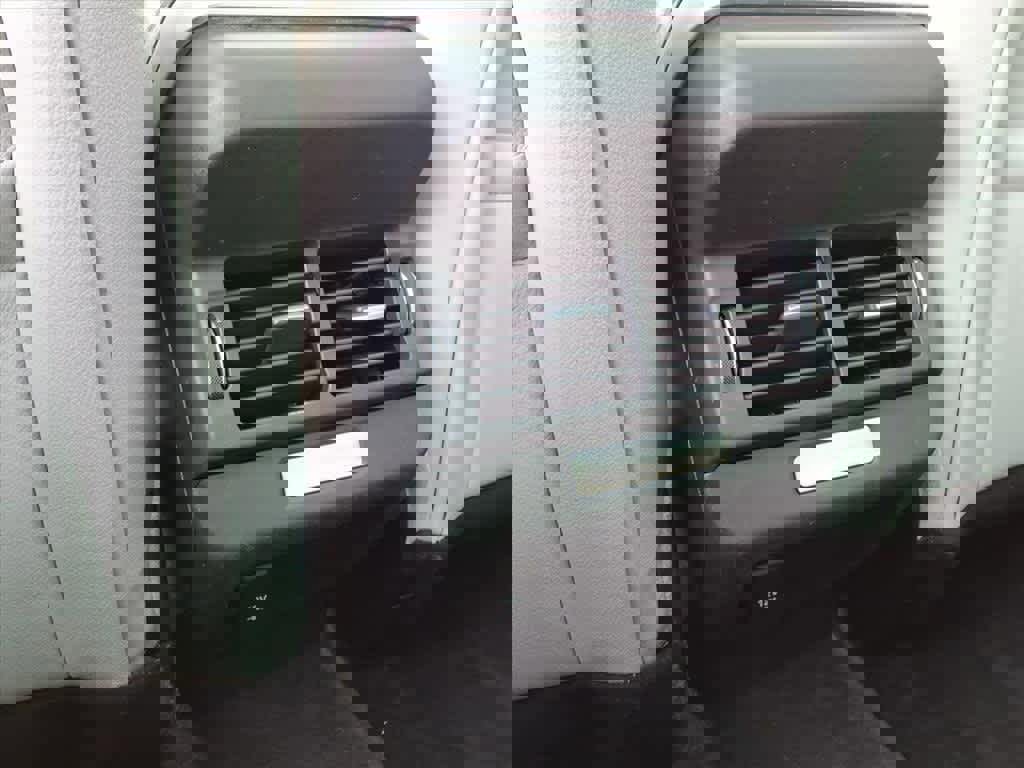 Used 2020 Land Rover Range Rover Evoque SE image 11