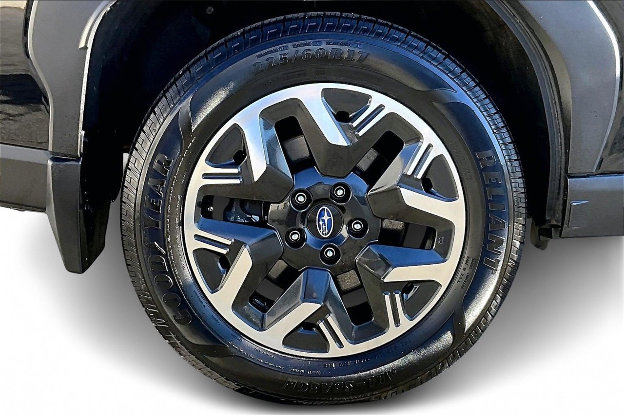 Used 2025 Subaru Forester Premium image 34