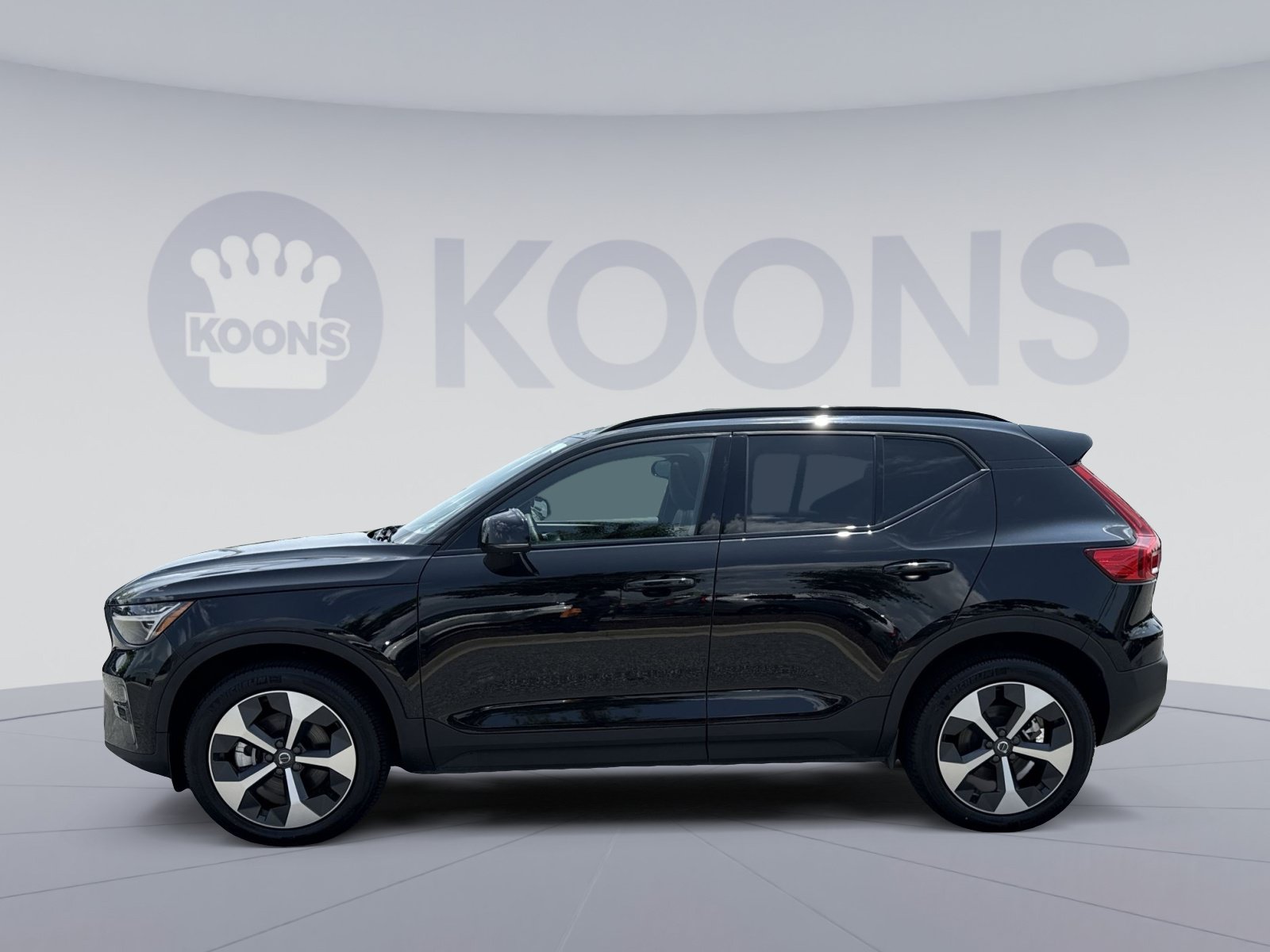 Used 2026 Volvo XC40 B5 Plus AWD/4WD image 2