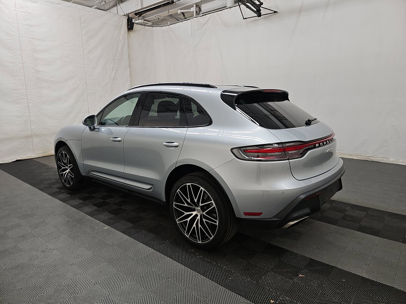Used 2023 Porsche Macan w/ Premium Package Plus image 10