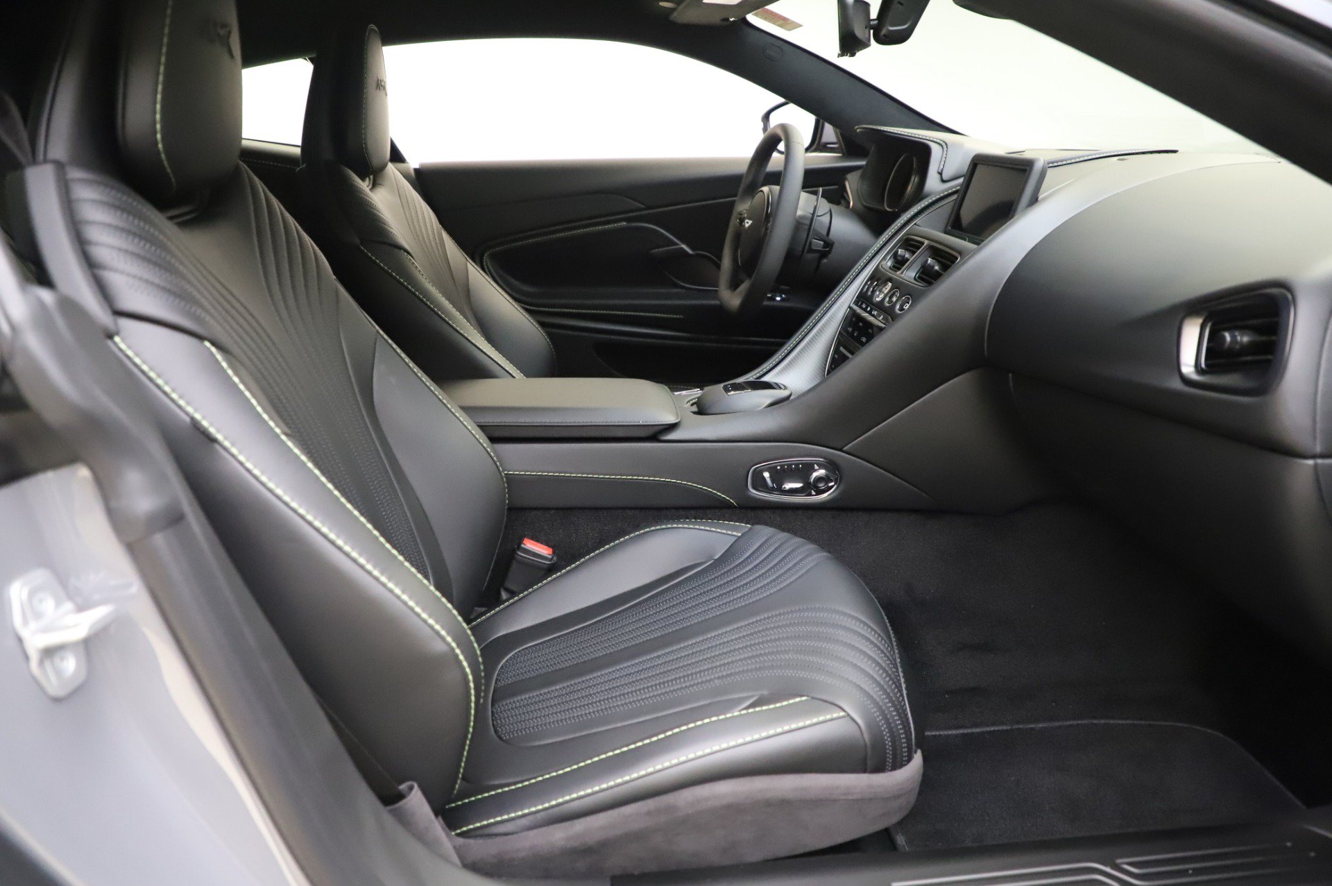 Used 2020 Aston Martin DB11 AMR RWD image 20