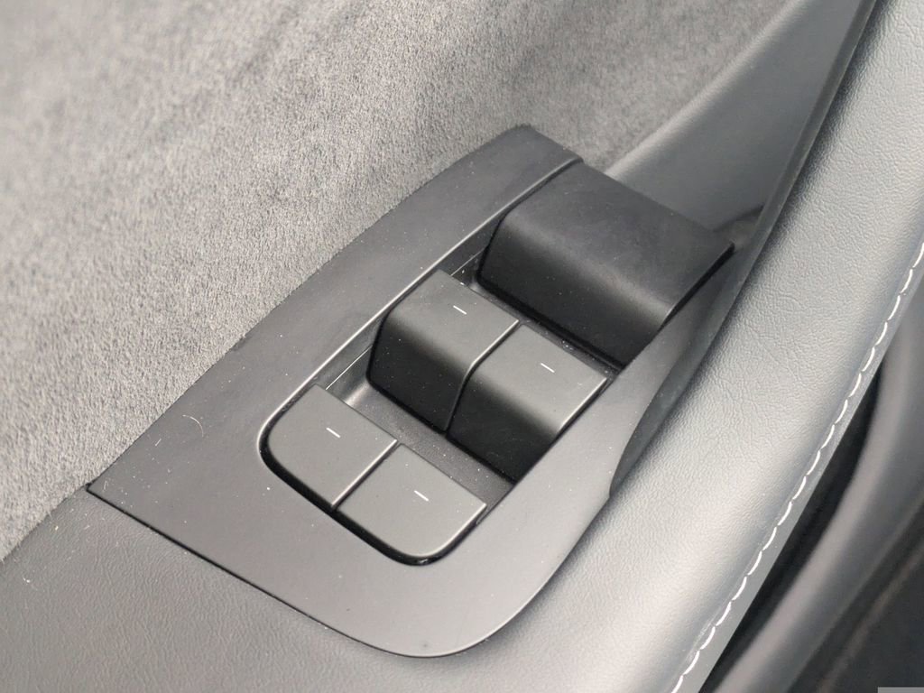 Used 2024 Tesla Model Y Long Range image 27