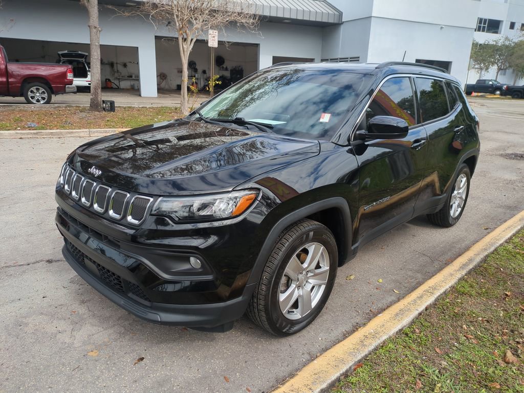 Certified 2022 Jeep Compass Latitude image 9