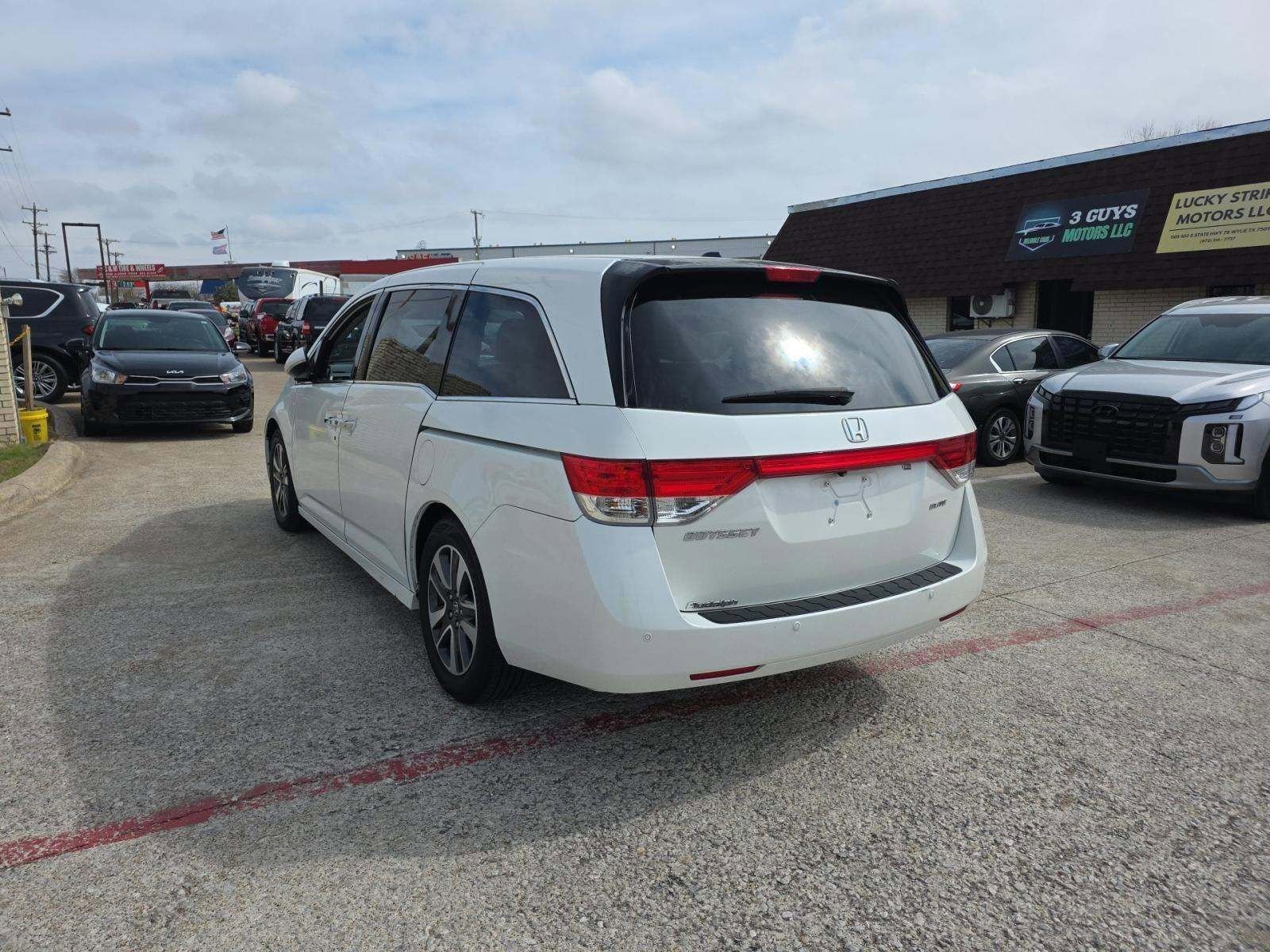 Used 2016 Honda Odyssey Touring Elite image 2