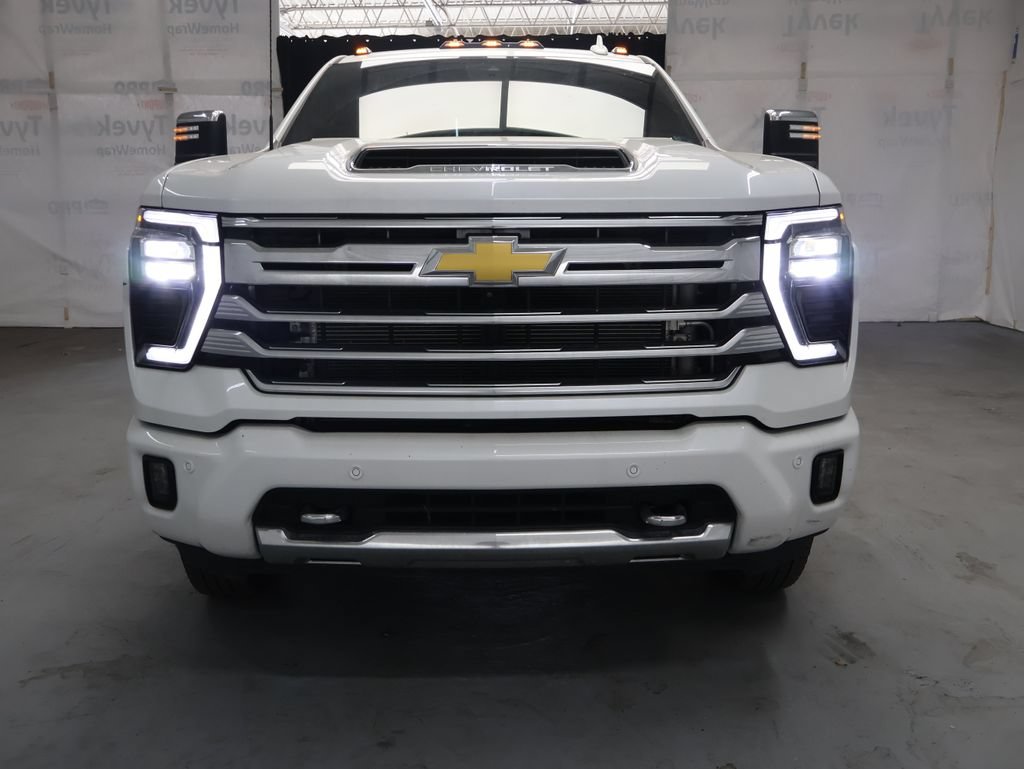 Used 2024 Chevrolet Silverado 3500 High Country w/ High Country Premium Package AWD/4WD image 2
