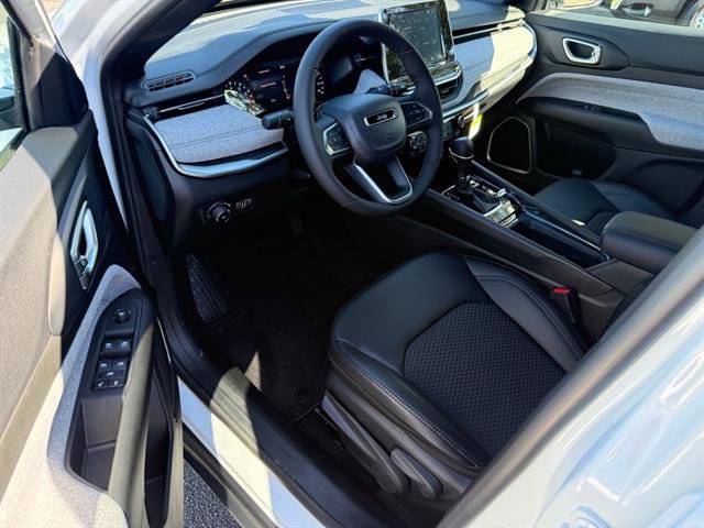 Certified 2026 Jeep Compass Latitude AWD/4WD image 4