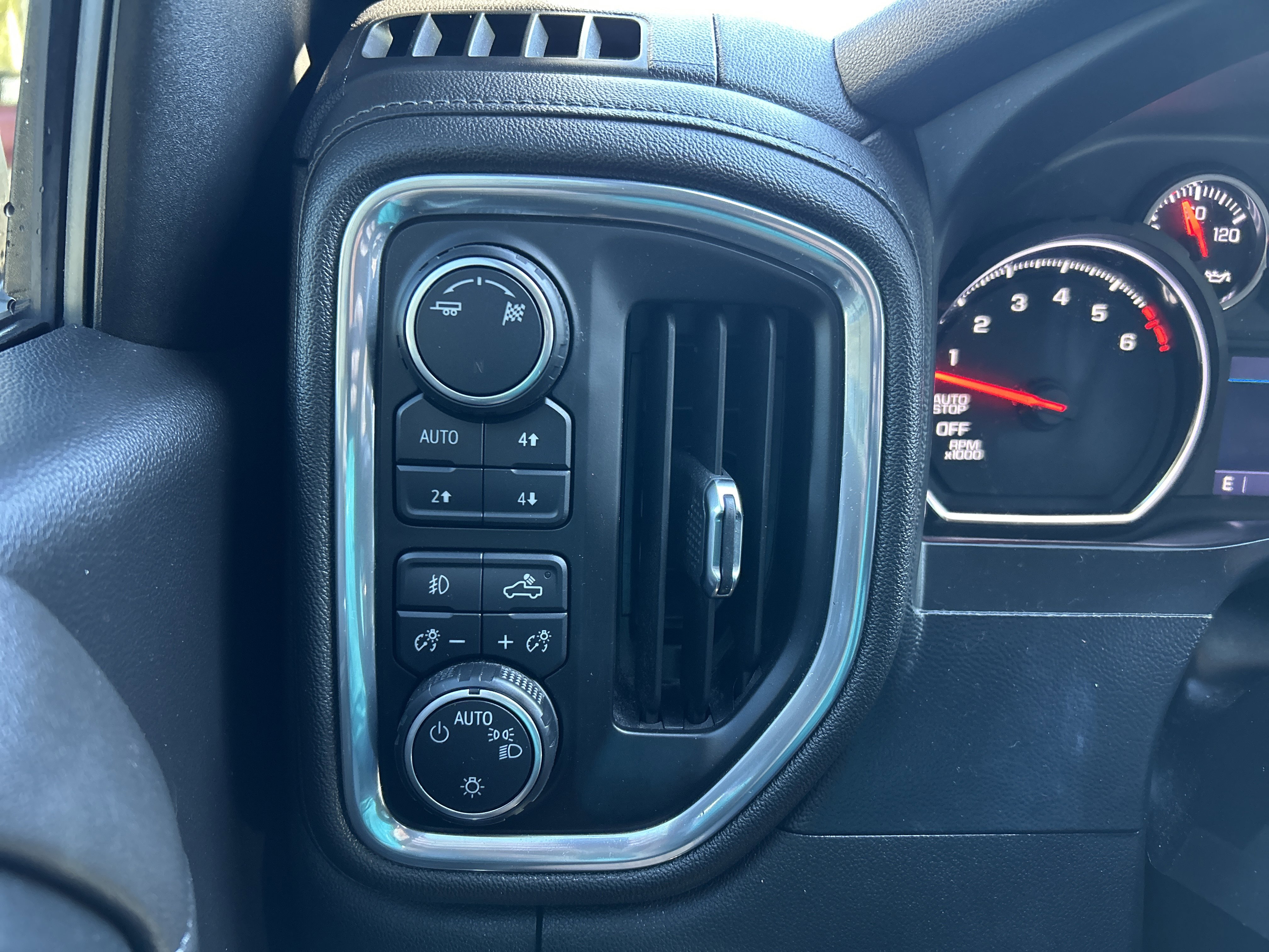Used 2019 Chevrolet Silverado 1500 RST image 22