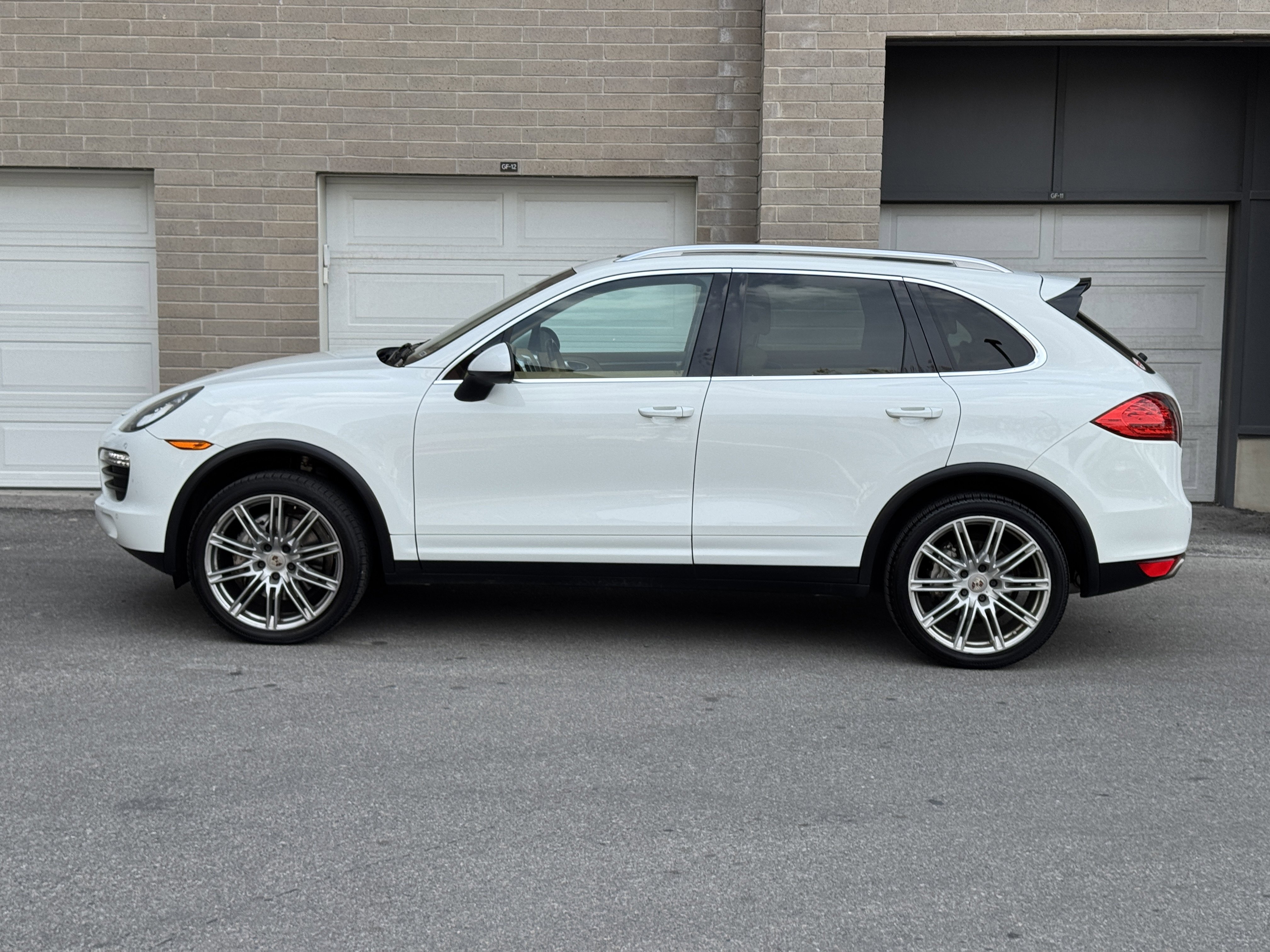 Used 2012 Porsche Cayenne S image 2