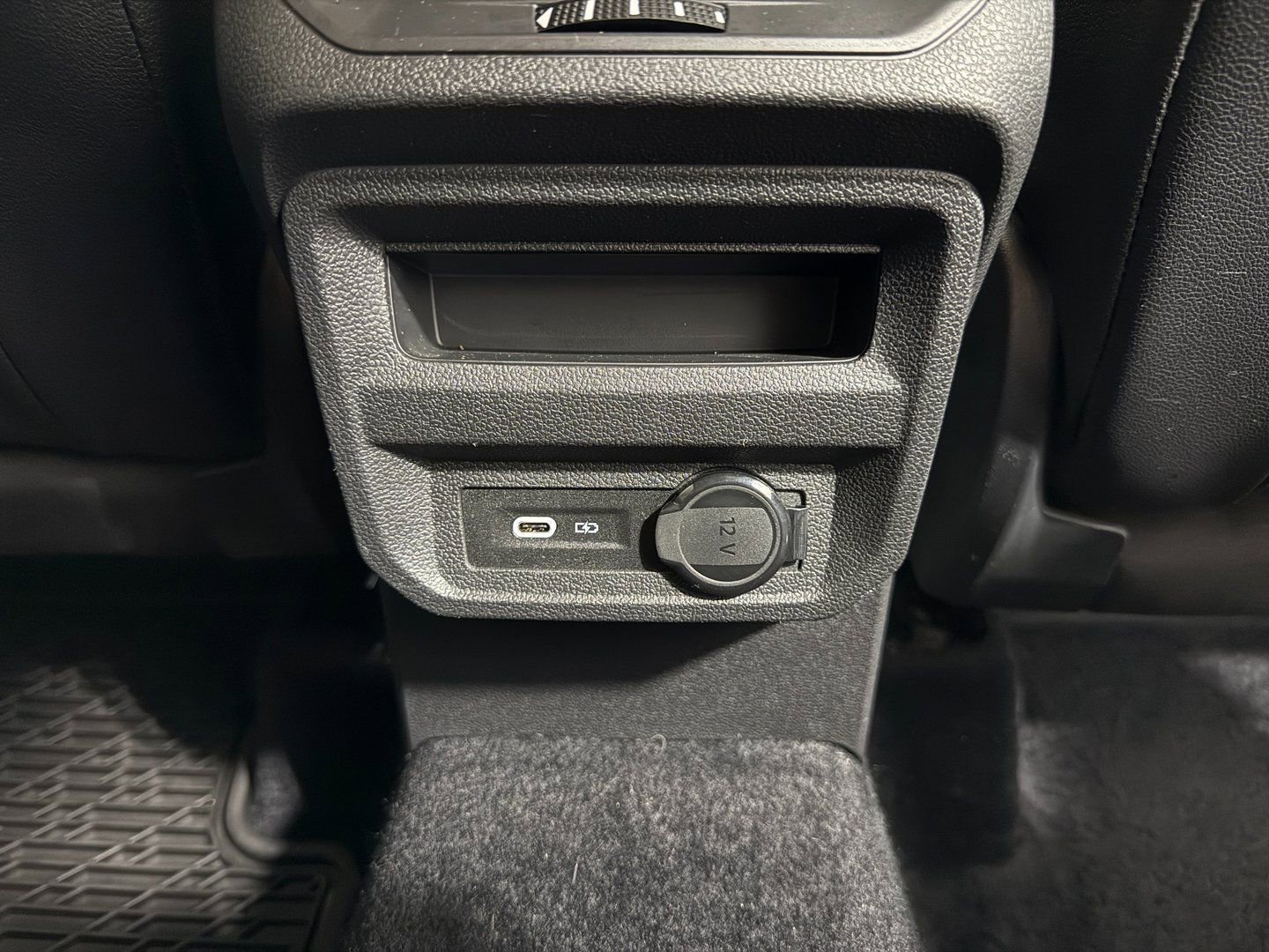 Used 2021 Volkswagen Tiguan SE image 38