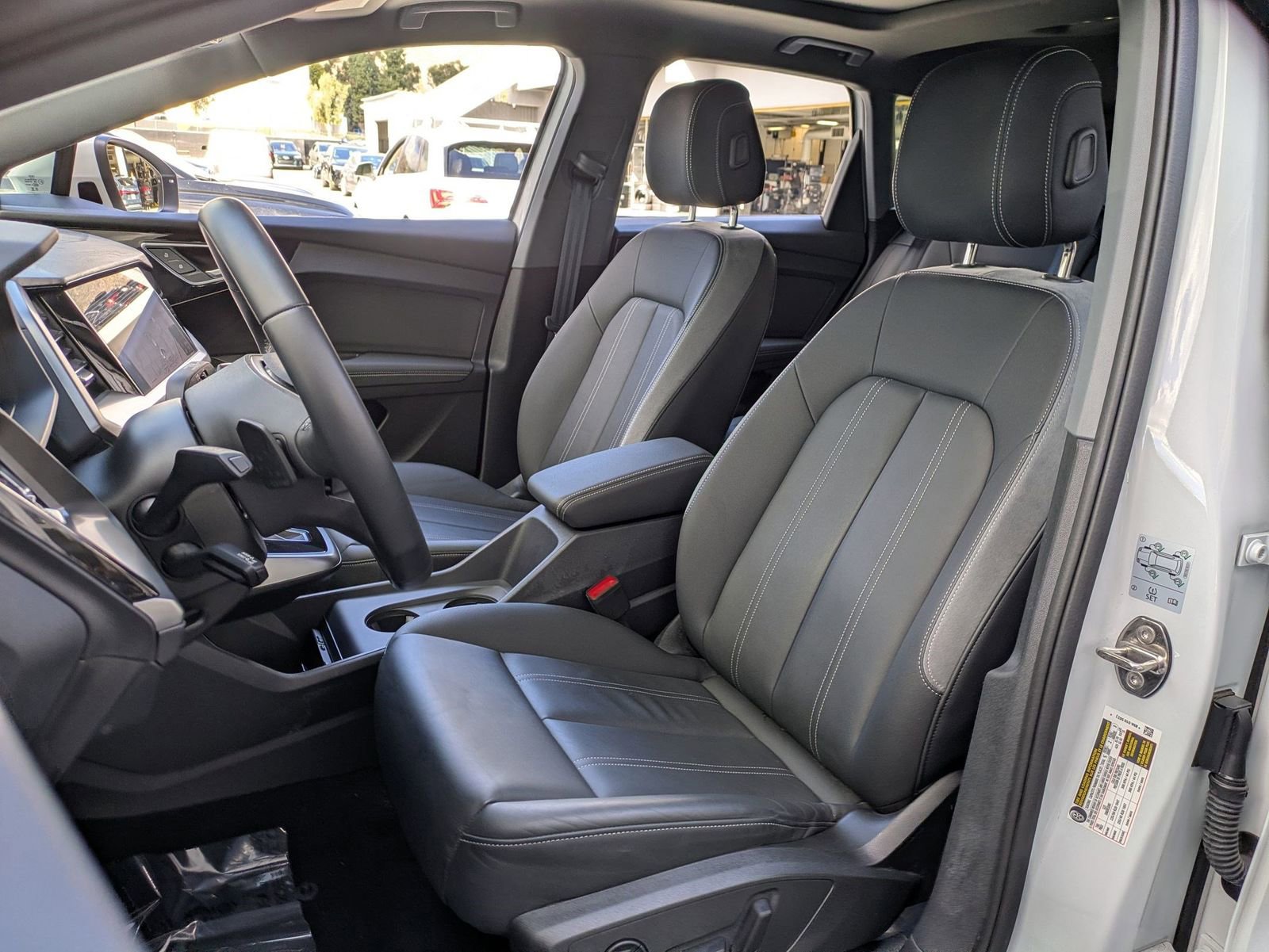 Used 2024 Audi Q4 e-tron Prestige image 29