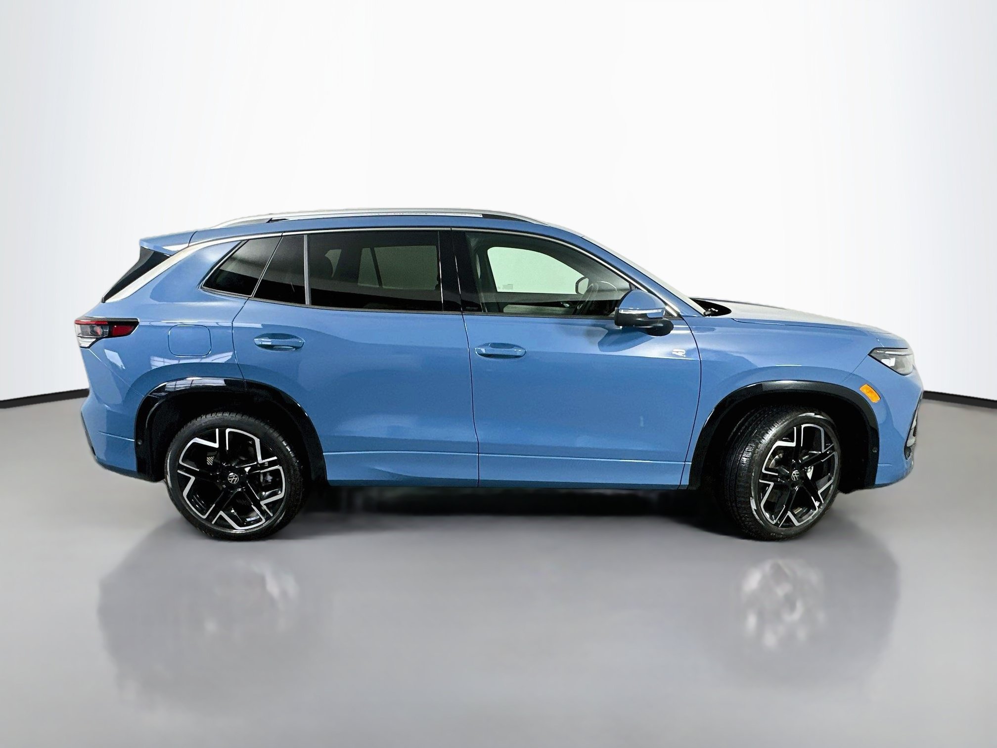 Used 2026 Volkswagen Tiguan SEL R-Line AWD/4WD image 8