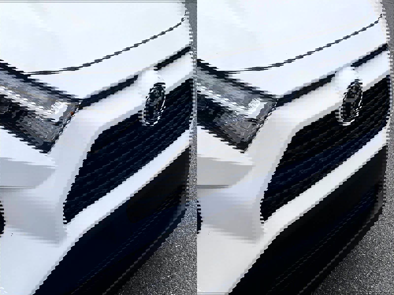 Used 2025 Toyota RAV4 XLE image 32