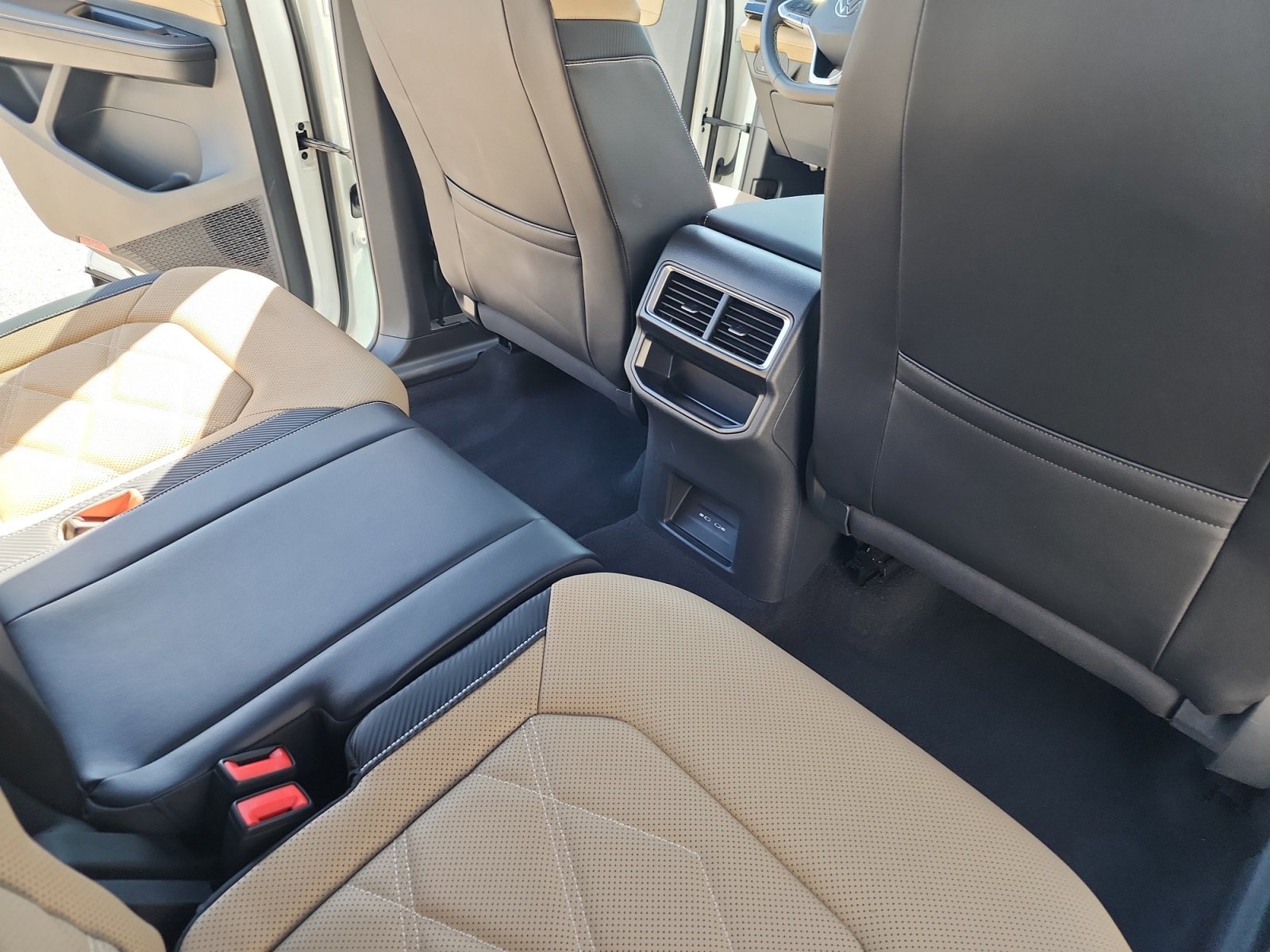 Certified 2024 Volkswagen Atlas Cross Sport SE image 32