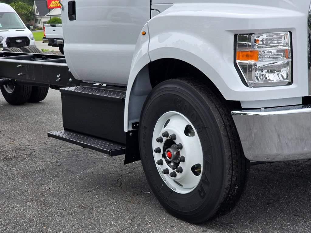 New 2027 Ford F750 2WD Regular Cab Super Duty image 4
