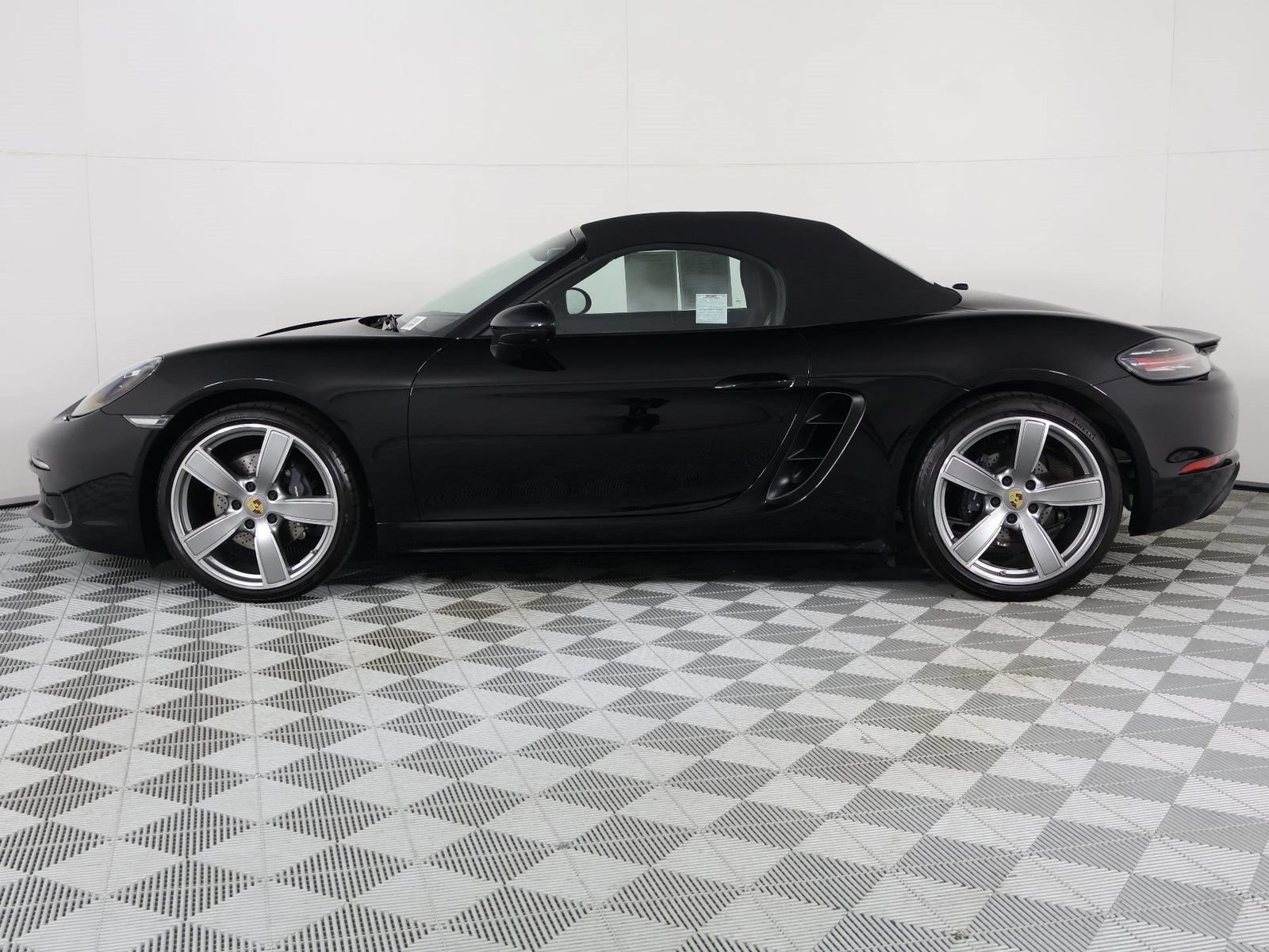 Certified 2023 Porsche 718 Boxster RWD image 2