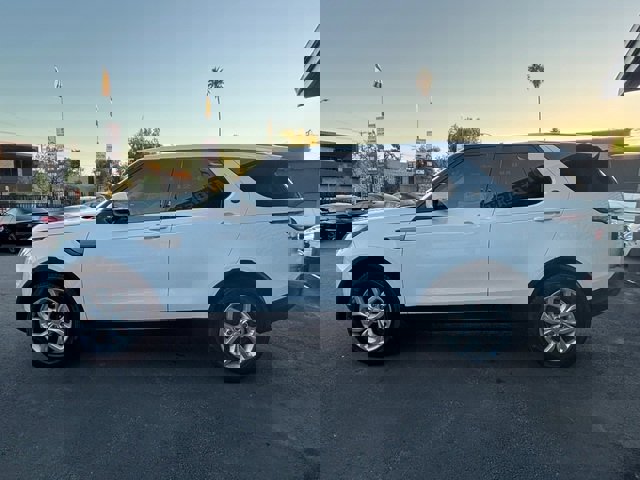 Used 2017 Land Rover Discovery SE image 11