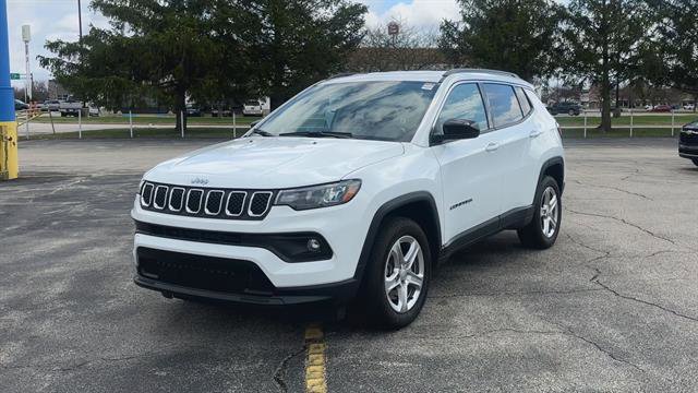 Used 2023 Jeep Compass Latitude w/ Convenience Group AWD/4WD image 4