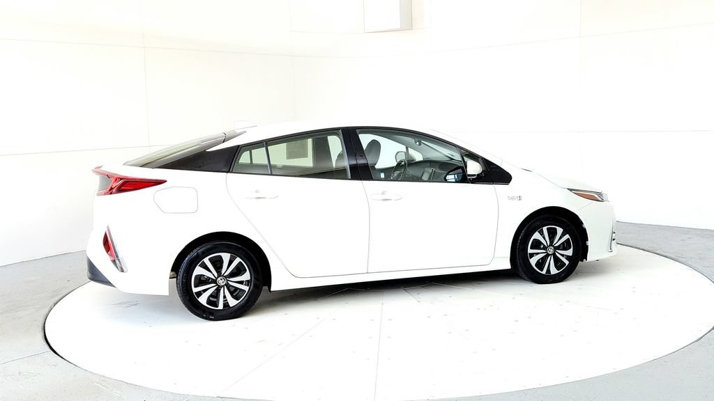 Used 2017 Toyota Prius Prime Advanced w/ Carpet Mat Package FWD image 6