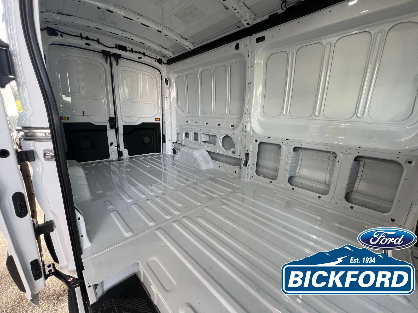 New 2026 Ford Transit 250 148 Medium Roof RWD image 6