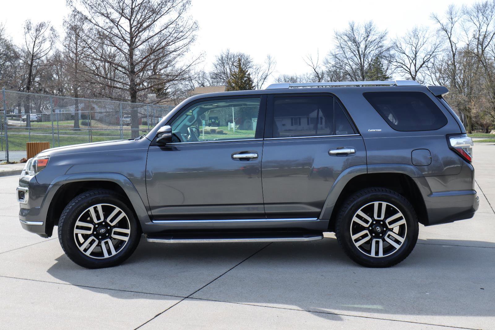Used 2017 Toyota 4Runner Limited image 4