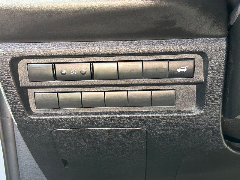 Used 2025 Mitsubishi Outlander SE FWD image 30